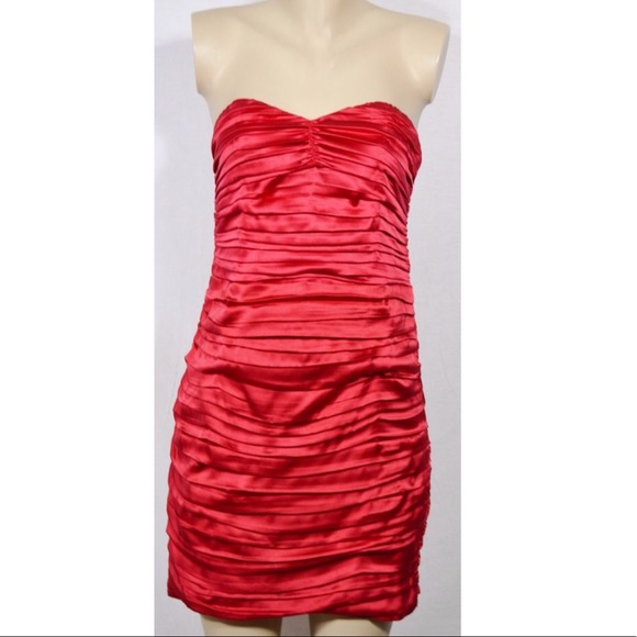 Red silky strapless express dress - Picture 3 of 8